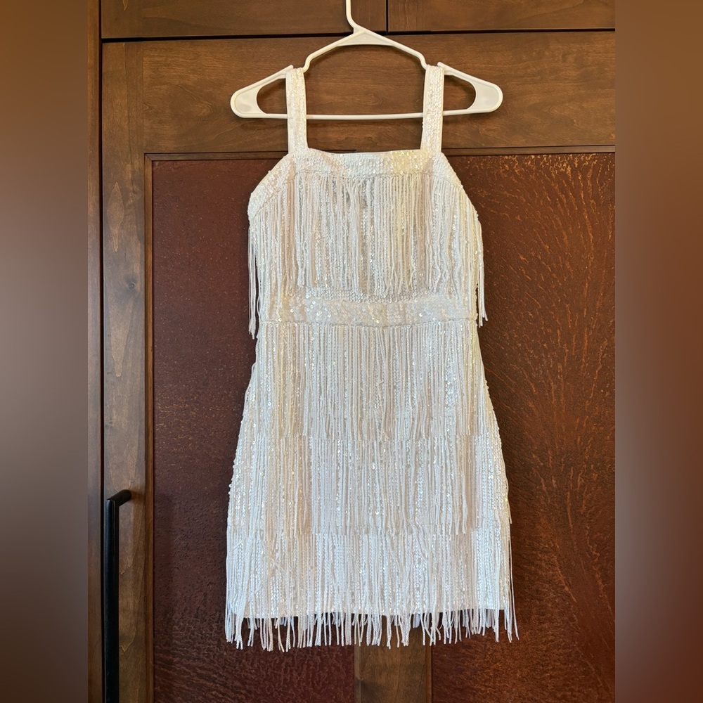 Elegant White Fringe woman’s flapper style Dress size S